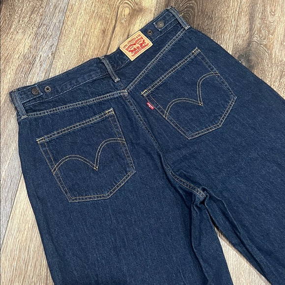 Levi’s Cinch Baggy Women's Jeans In Color: Reign Of The Rinse - Dark Wash - Picture 10 of 13